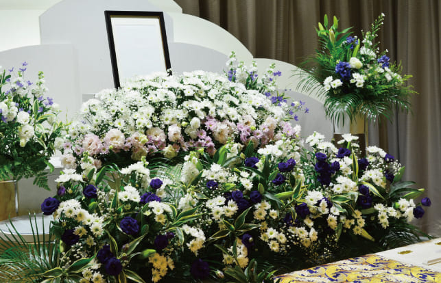 名古屋葬儀は格安花祭壇をご提供します